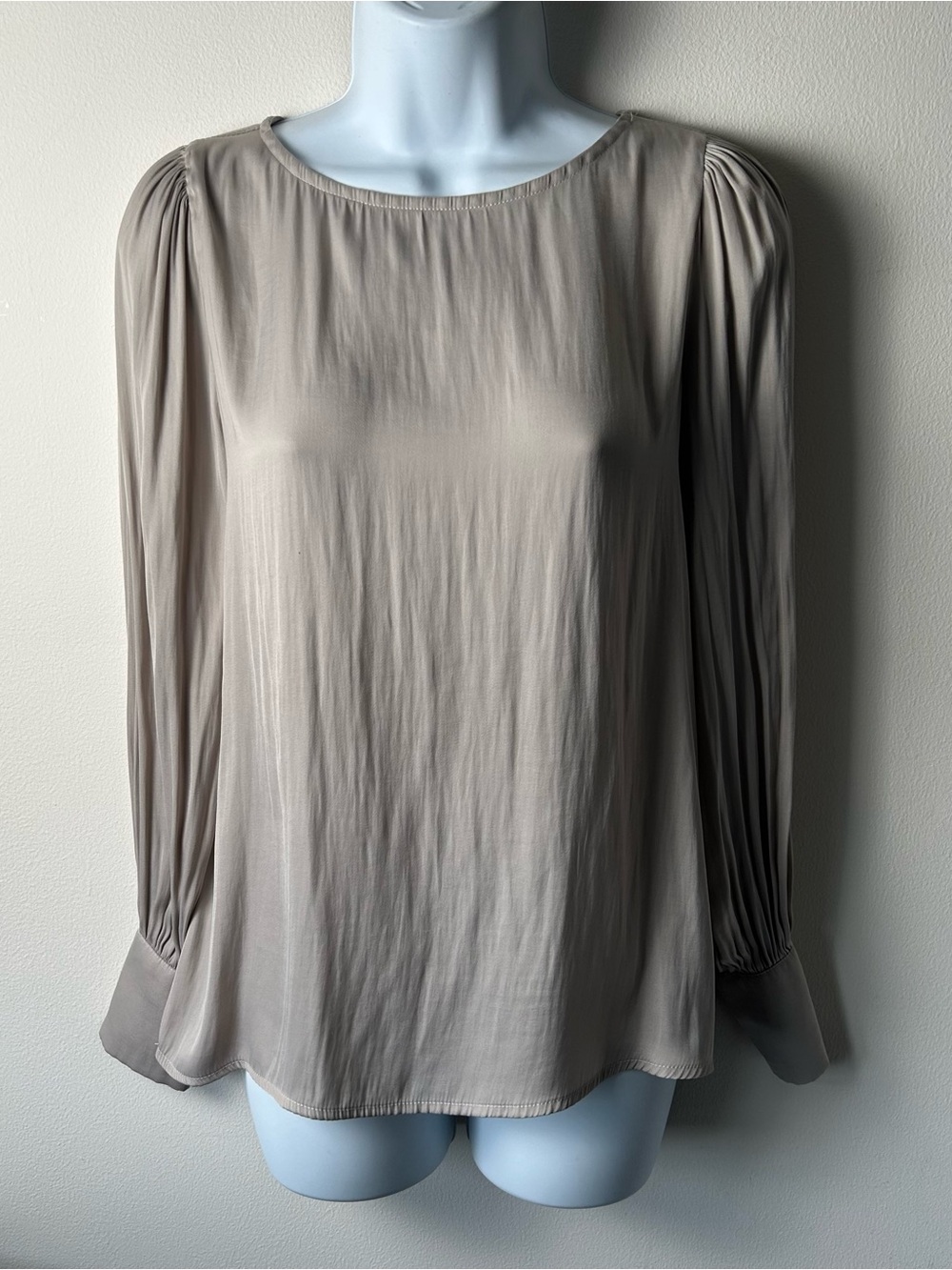 Elie Tahari Blouse Womens XS Beige Satiny Silky Career Business Work Elegant Top